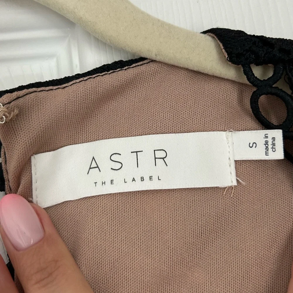 ASTR the label Grommet lace romper, size S - Picture 11 of 16